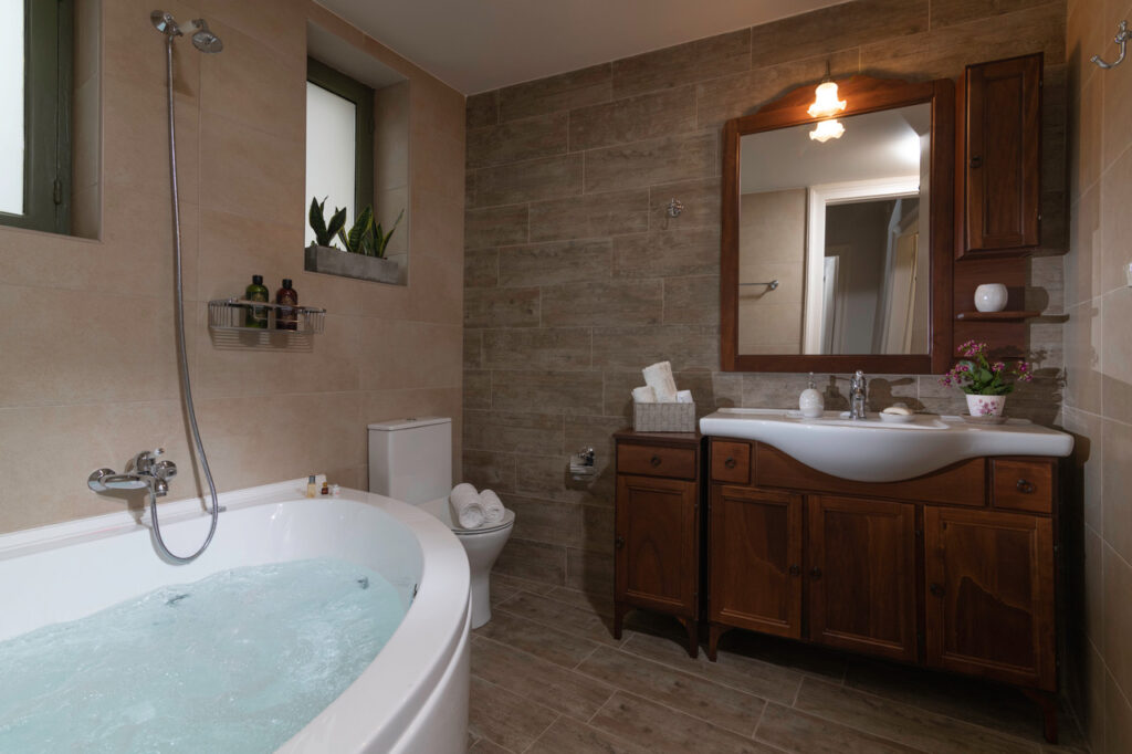 ANAKAINISI MPANIOU DIATIRITEOU KTIRIOU KENTRO HRAKLEIO