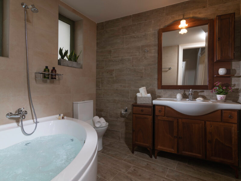 ANAKAINISI MPANIOU DIATIRITEOU KTIRIOU KENTRO HRAKLEIO